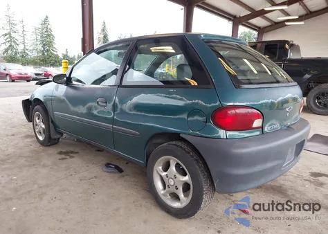 1998 Chevrolet Metro z USA, uszkodzony, nr VIN 2C1MR2267W6714161